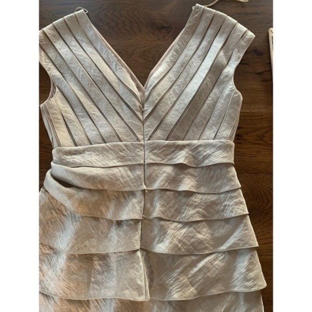 ADRIANNA PAPELL LADIES BEAUTIFUL CASCADING LAYERED SHEATH DRESS - SIZE 4 - Picture 13 of 14